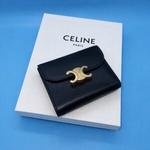 SMALL FLAP WALLET TRIOMPHE IN SHINY CALFSKIN